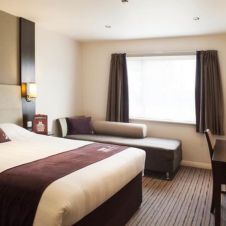 Premier Inn Fleet Exterior photo