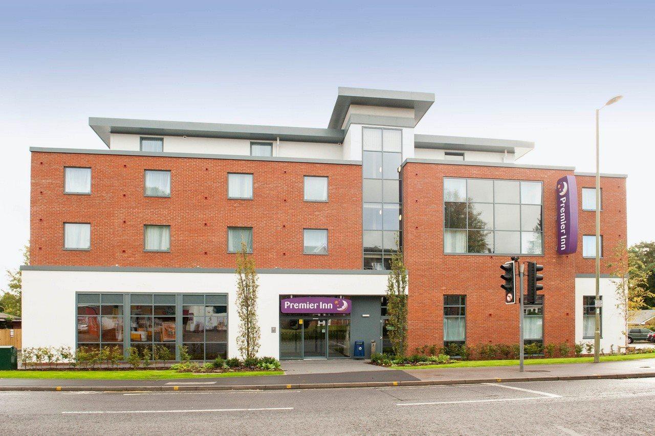 Premier Inn Fleet Exterior photo