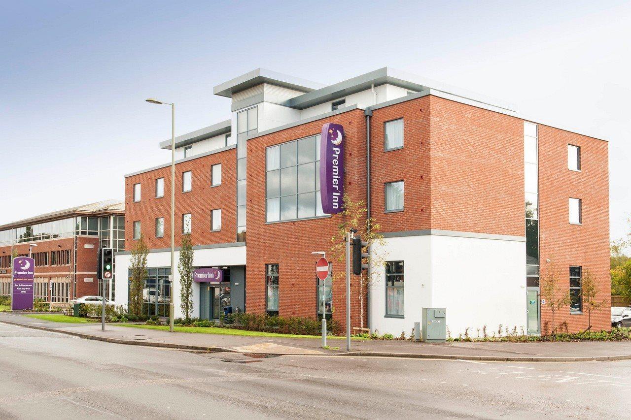 Premier Inn Fleet Exterior photo