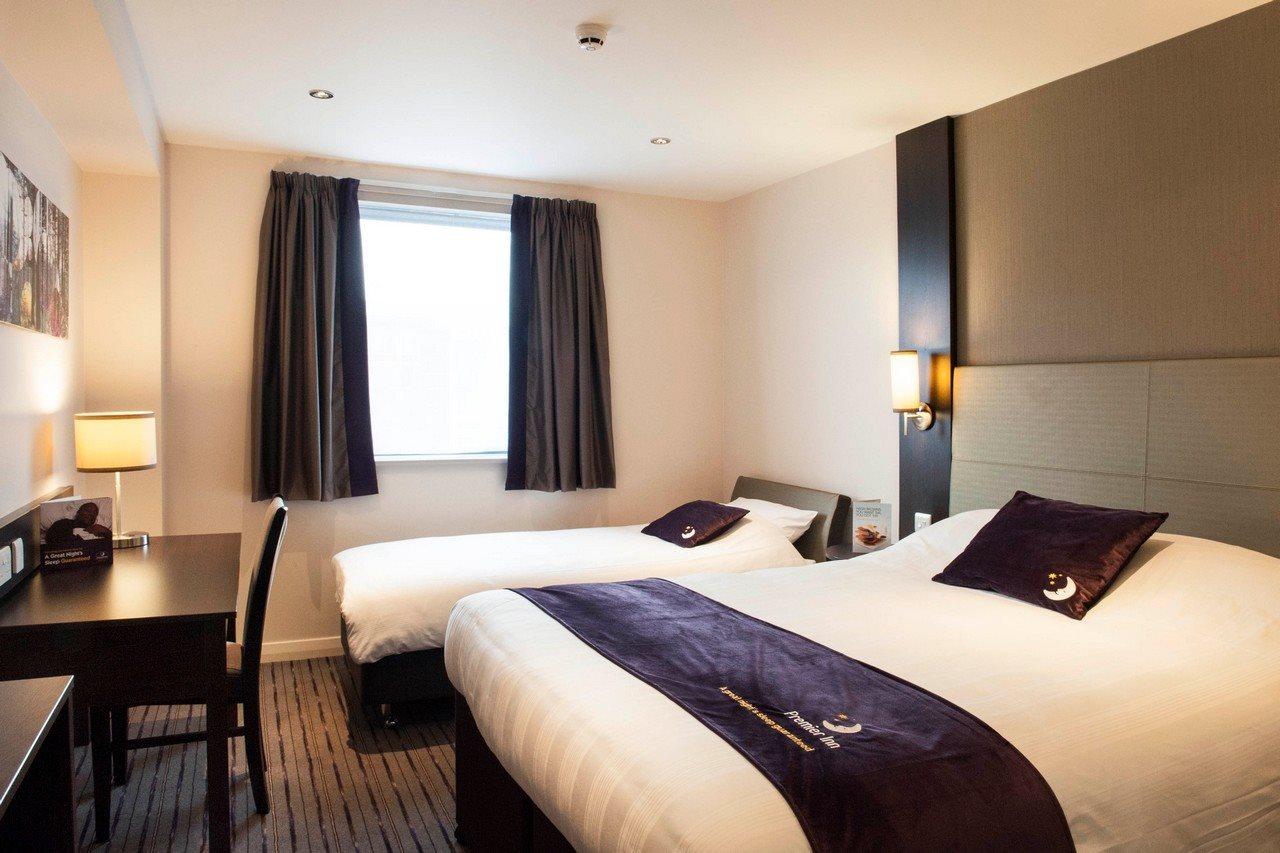 Premier Inn Fleet Exterior photo