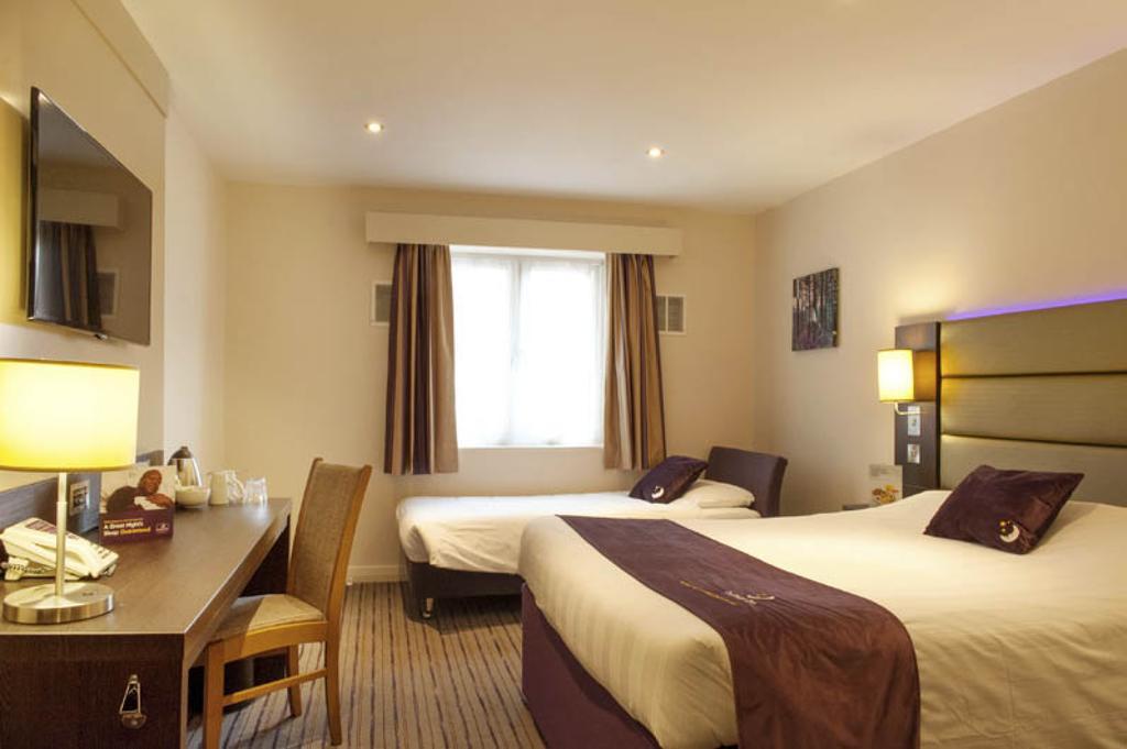 Premier Inn Fleet Exterior photo