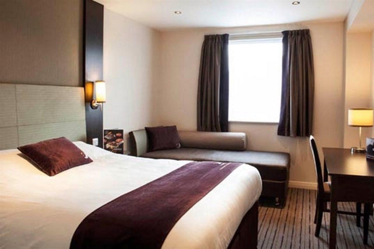 Premier Inn Fleet Exterior photo